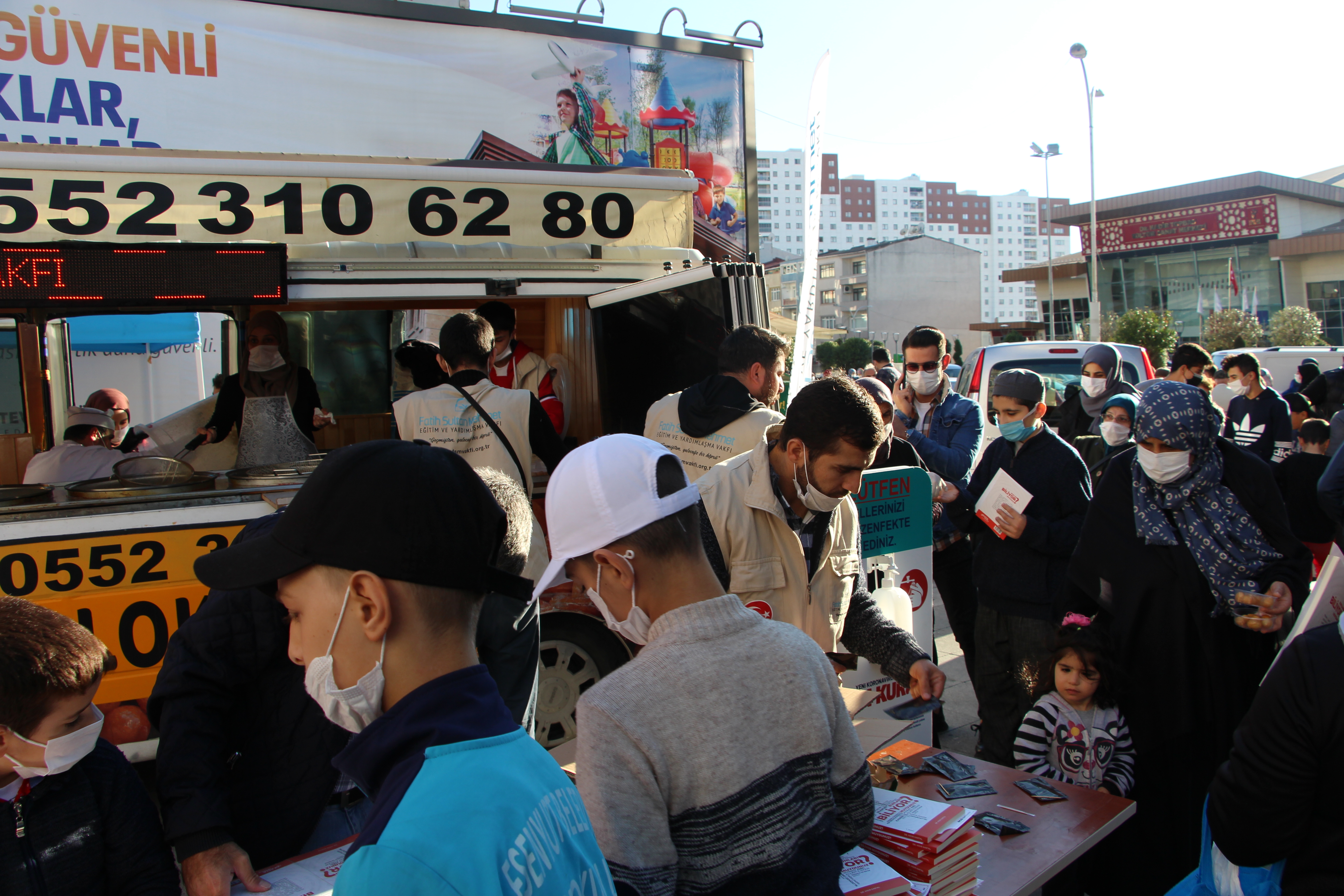 Esenler Mevlidi Şerif Lokma Dessert Distribution