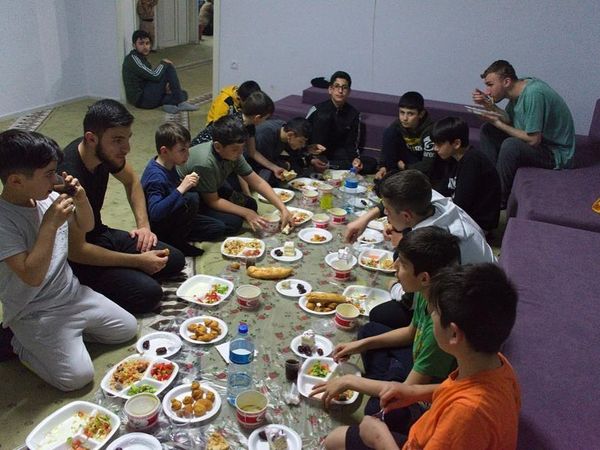 Bursa/Gürsu temsilciliğimizde bu akşam “Kadir Gecesi” münasebetiyle iftar yapıldı