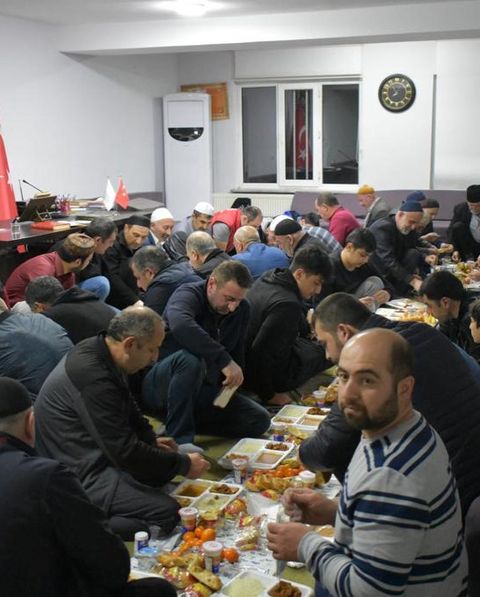 Bursa/Gürsu temsilciliğimizde iftar verilmesine vesile olan tüm hayırseverlerden Allâh razı olsun…