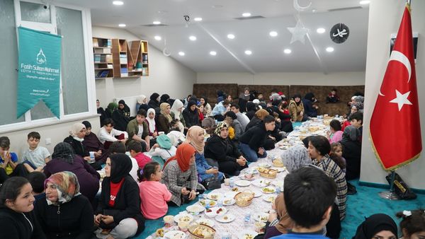 FSM Vakfı olarak bugün vakıf merkezimizde yetimleri iftar soframızda ağırladık ve onlara giysi, nakdi yardım, market alışveriş kartı ve kitap hediyelerini takdim ettik.