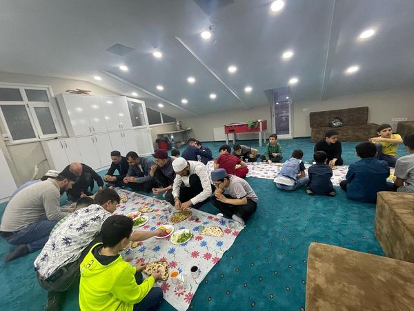 Öğrencilerimize iftar programı düzenledik.