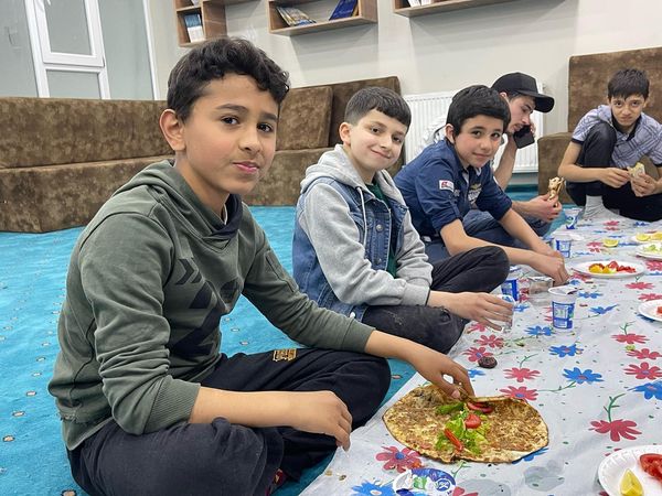 Öğrencilerimize iftar programı düzenledik.