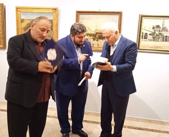 Vakıf başkanımız Coşkun Şahin, Prof. Dr. @nihathatipoglu ‘na @hidirkartalhoca ‘nın kaleme aldığı “Allâh Mekandan Münezzehtir” kitabını hediye etti.